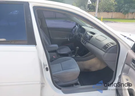 2002 Toyota Camry Le V6 z USA, uszkodzony, nr VIN 4T1BF32K42U007564